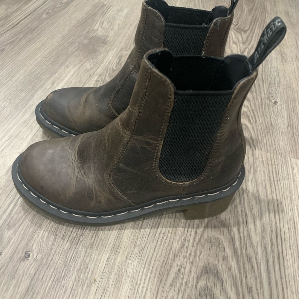 Heeled Chelsea Boot Dr. Martens Size 7
